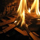 kindle reader wood 140x140 Wooden Amazon Kindle is Great as Fire Wood