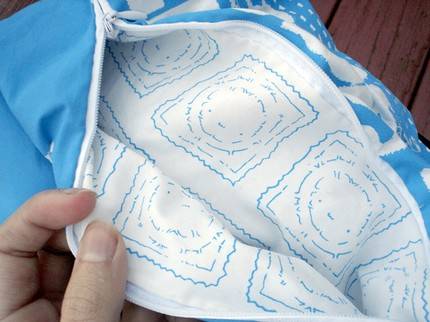 bed-pillow-condom