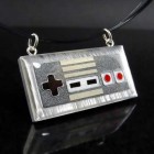 nes controller pendant 140x140 Fathers Day, Hamburger Dress, Hellboy Xbox Mod and More [Walyou Roundup]