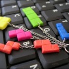 tetris jewelry necklace 140x140 Tetris Jewelry, Egyptian Case Mod, Roger Federer and More [Walyou Roundup]