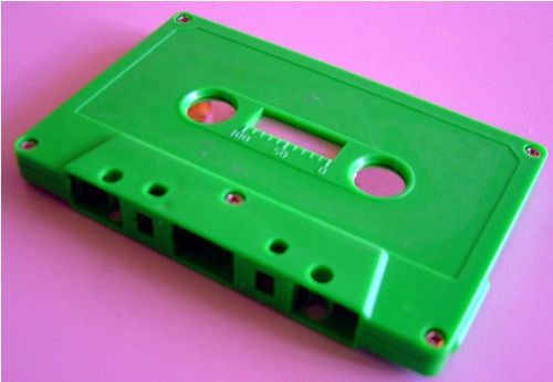 a cassette case forthe ipod nano2 A Cassette Case For The iPod Nano