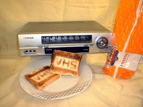 VHS toaster1 Recycle Your Old VHS Player Into Your Very Own Geeky Toaster