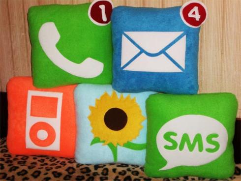 iphone icon pillows 1 Decorate your home with iPhone Icon Pillows 