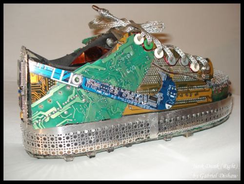 Circuitboard Shoes Run Down The Path Of Recycling reclcled sneaker 2