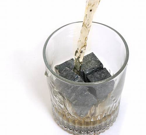 whiskey stones 2 Ice Imitating Whiskey Stones to Keep Your Drinks Cool
