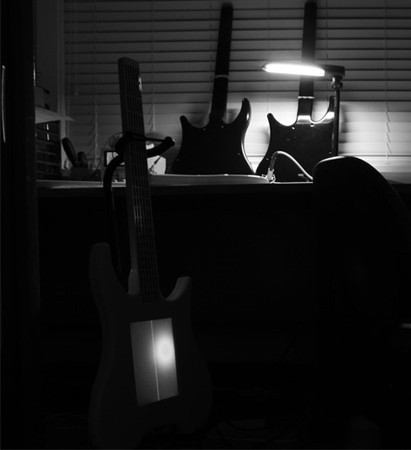 misa1 Digital Guitar: Purely No Strings Attached