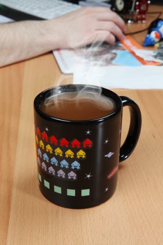 http://www.walyou.com/blog/wp-content/uploads/2010/02/arcadeMugs2.jpg
