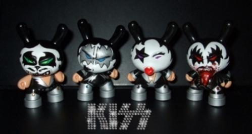 dunny kiss Check the Old Rockstars from KISS Vinyl Dolls in a Pic by the Freddies