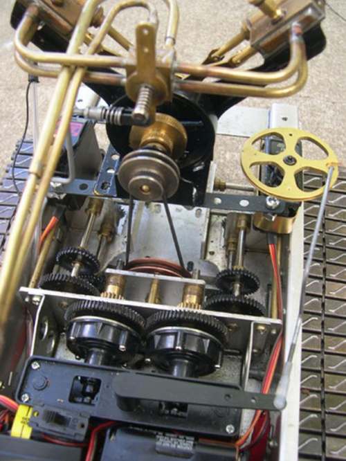 The RC Live Steampunk Tank is What Every Kid would Want in his Toys Army RC steamtank internal The RC Live Steampunk Tank is What Every Kid would Want in his Toys Army