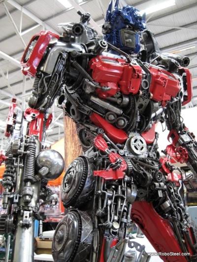 steeltransformer2 Recycled Steel Optimus Prime Transformer is Popular With the Ladies