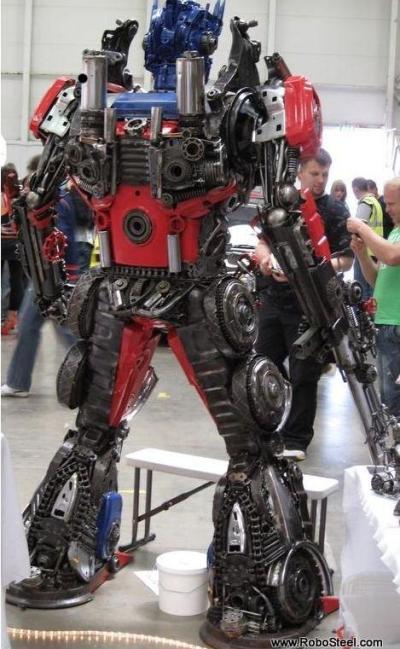 steeltransformer3 Recycled Steel Optimus Prime Transformer is Popular With the Ladies