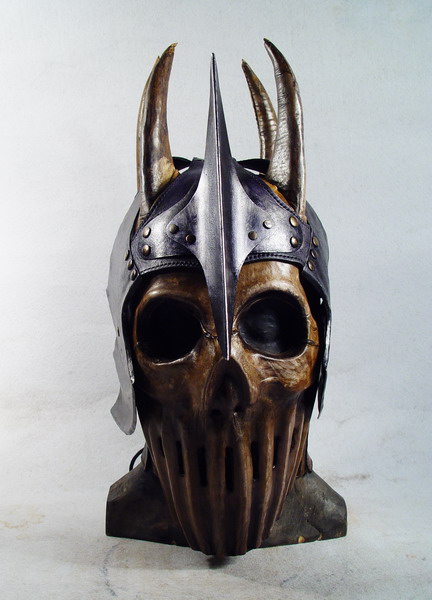 Sauron 2 2 Dark Lord Sauron Sculpture is Truly Frightening
