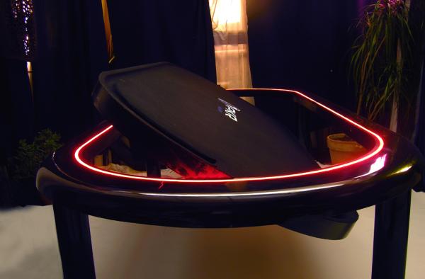 http://www.walyou.com/blog/wp-content/uploads/2010/04/gaming-poker-dining-table-lee-j-r.jpg