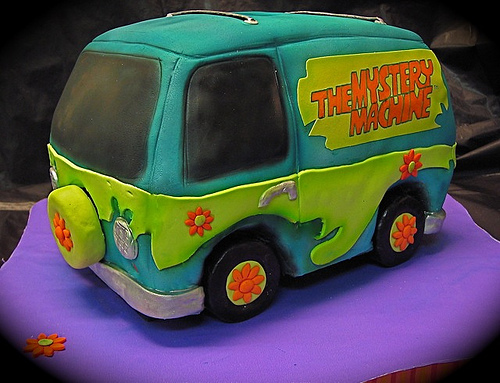 mystery machine cake Mystery Machine Cake is as Colorful as Scooby Doo and his Friends