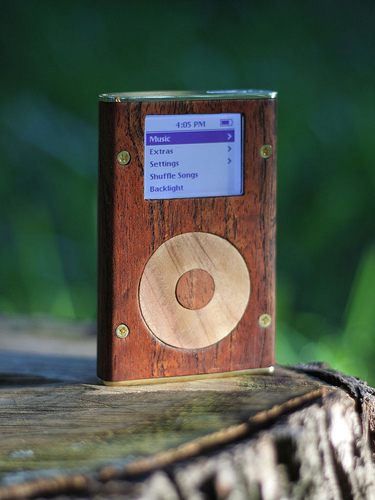 wooden ipod mini The iPod Mini Gets A Cool Wood Makeover!