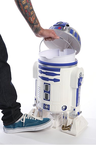 1 r2d2 trashcan 16 Hi Tech Trash Cans