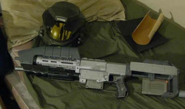 Halo Rifle with Helmet and Suit