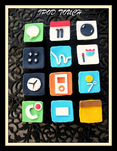 The iPod Touch iPhone Themed Cupcakes The iPod Touch and iPhone Themed Cupcakes Look Simply Delicious