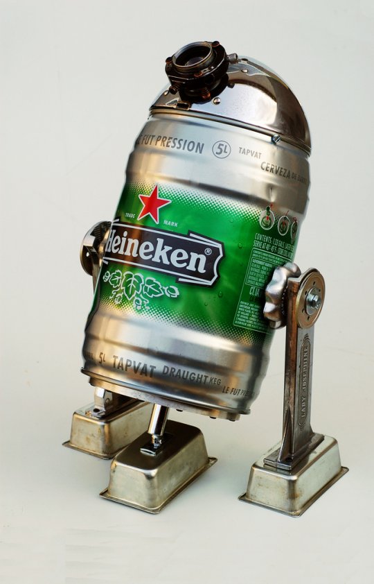 beertoo1 R2D2 Heineken Robot Sculpture