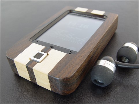 wooden designphone neoWood Cobra mobile A Cellphone Made Of Wood: NeoWood Cobra
