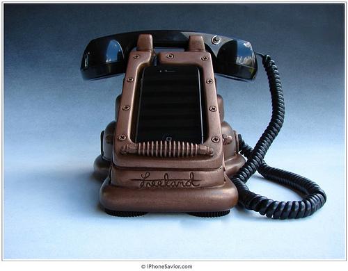 The iRetrophone Dock Because Your iPhone Deserves It 2 The iRetrophone Steampunk Dock: Because Your iPhone Deserves It.