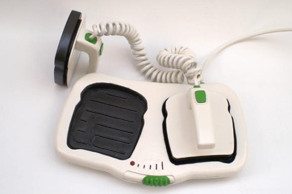 toaster1 Innovative toaster resembling the manual defibrillator