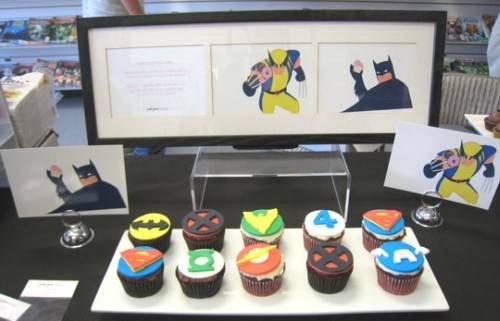 superhero cupcakes2 Superhero Cupcakes Decorated With Logos for True Comic Fans