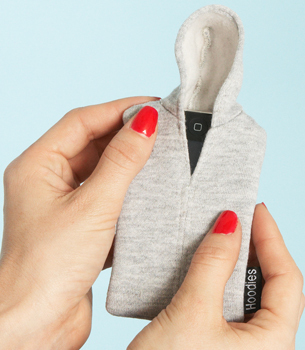 iPod Hoodie 2 iPod Hoodie Keeps Your Tunes Hot
