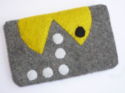 pacman iphone pouch