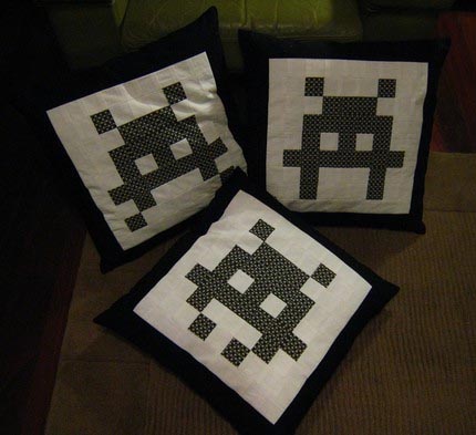 space-invaders-cushions