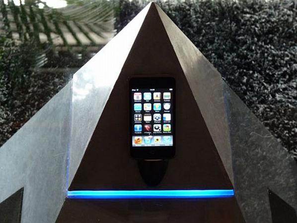 Pyramid Shaped Coffee Table-cum-iPod Dock (4)