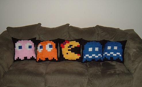ms pacman ghosts pillow design