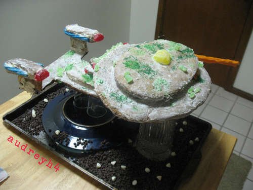 starship enterprise gingerbread cake design image
