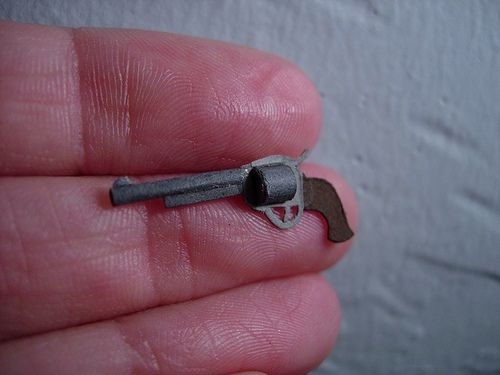 miniature paper gun craft
