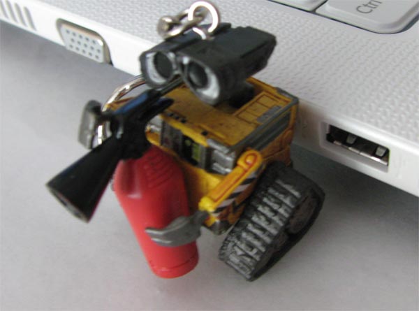 limited-edition-wall-e-usb-drive1.jpg